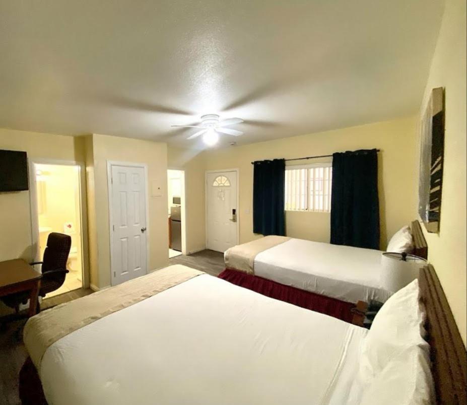 Europa Inn & Suites Дезърт Хот Спрингс Екстериор снимка