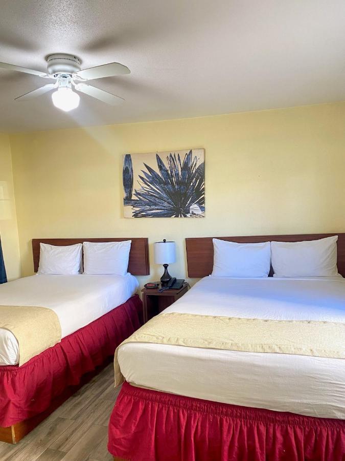 Europa Inn & Suites Дезърт Хот Спрингс Екстериор снимка