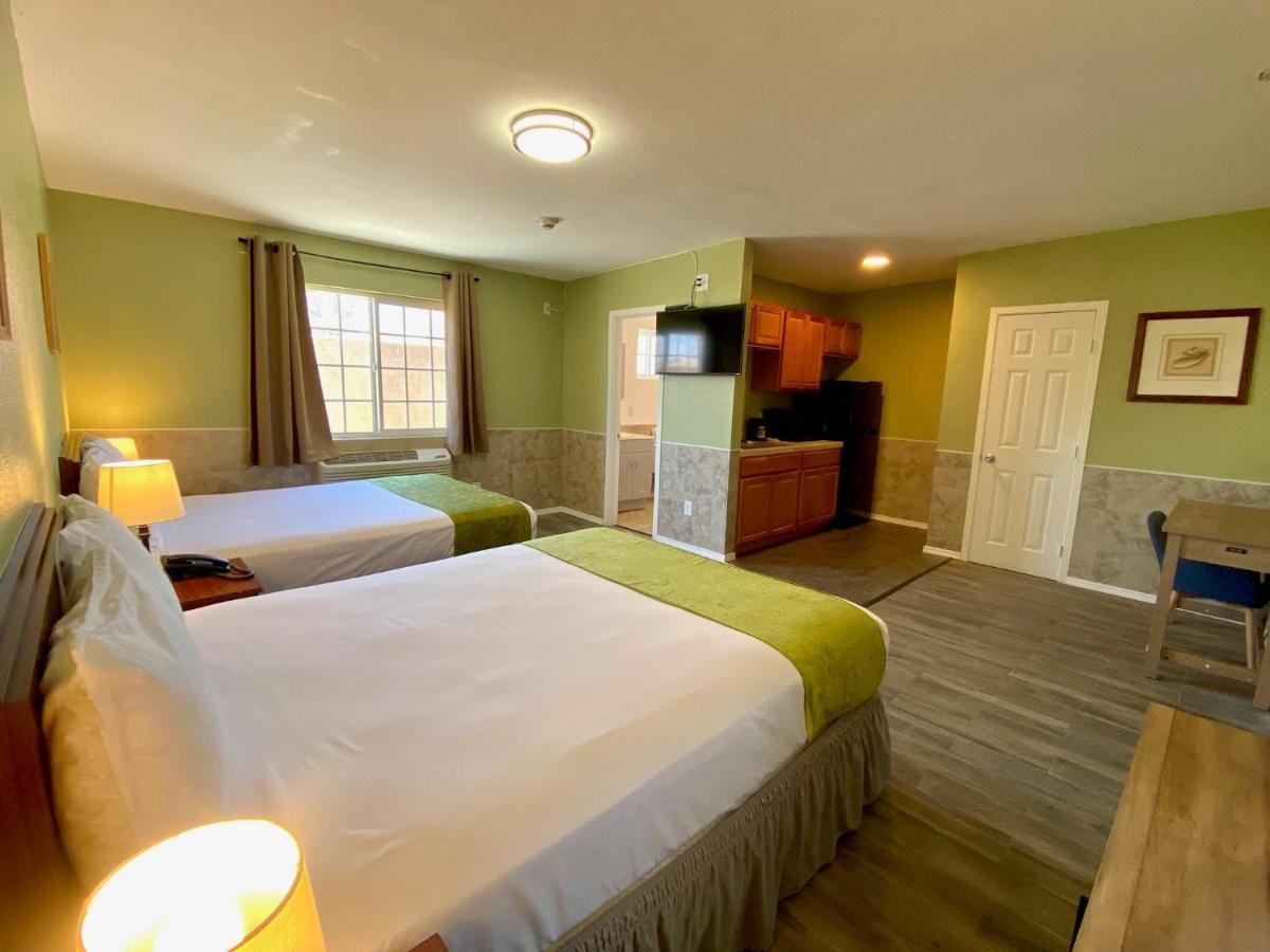 Europa Inn & Suites Дезърт Хот Спрингс Екстериор снимка