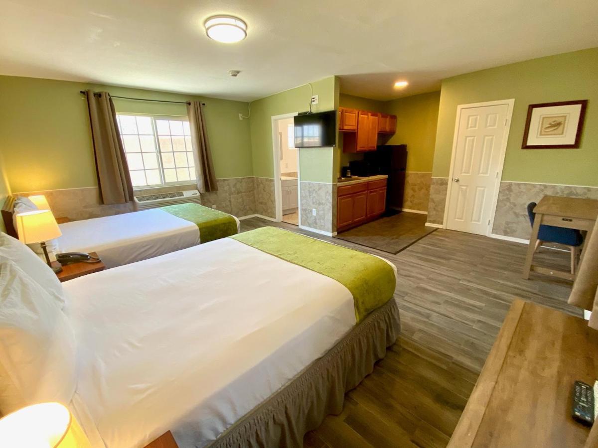 Europa Inn & Suites Дезърт Хот Спрингс Екстериор снимка