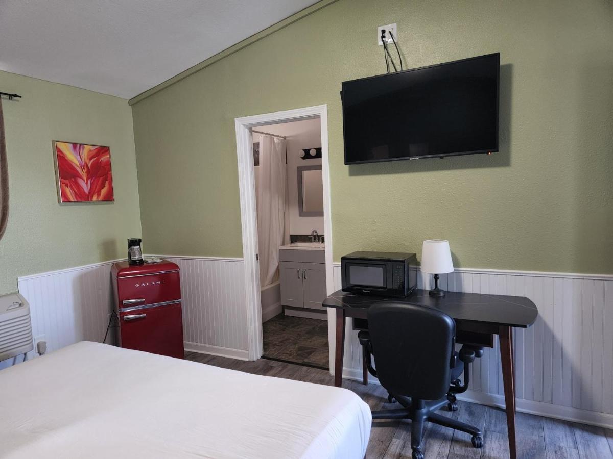 Europa Inn & Suites Дезърт Хот Спрингс Екстериор снимка