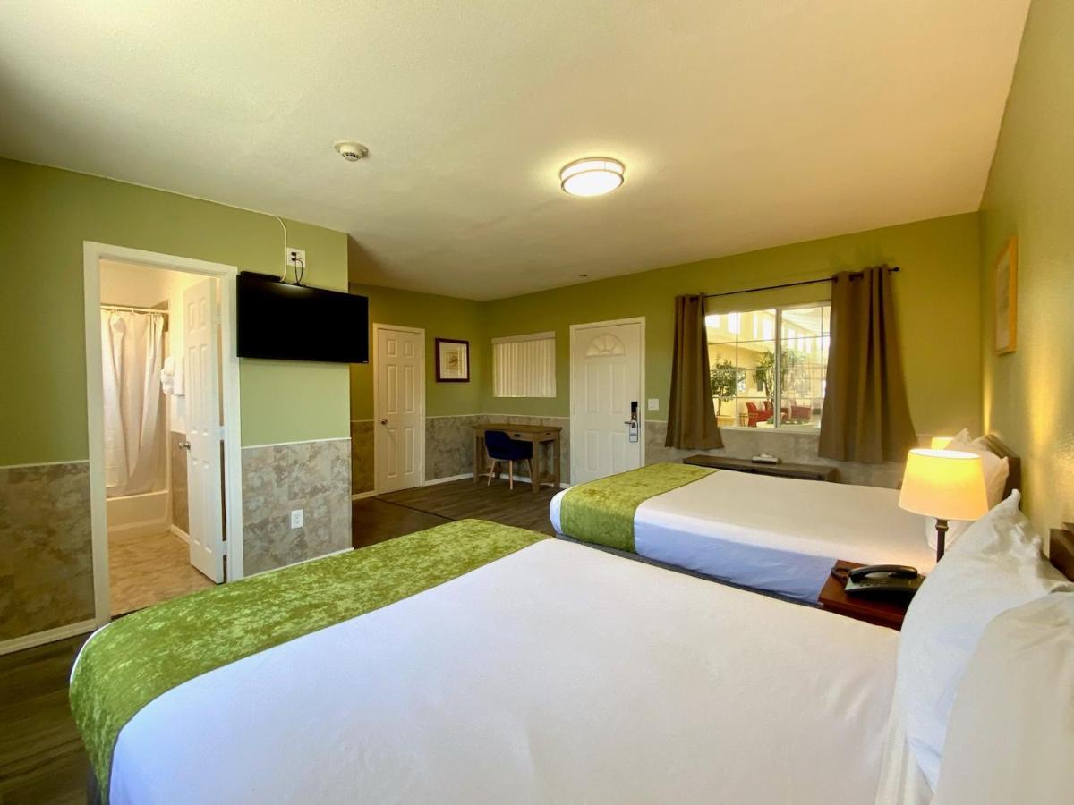 Europa Inn & Suites Дезърт Хот Спрингс Екстериор снимка